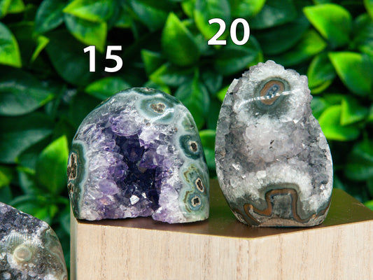 Blue Gray Rainbow Amethyst Mini Stalactite Eye Cutbase